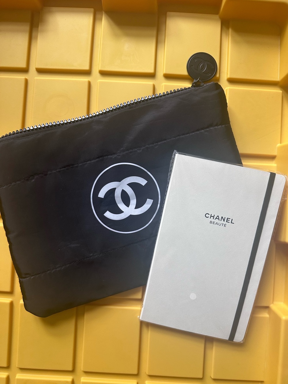 CHANEL Black Quilted Pouch with White Chanel Beauté Notebook